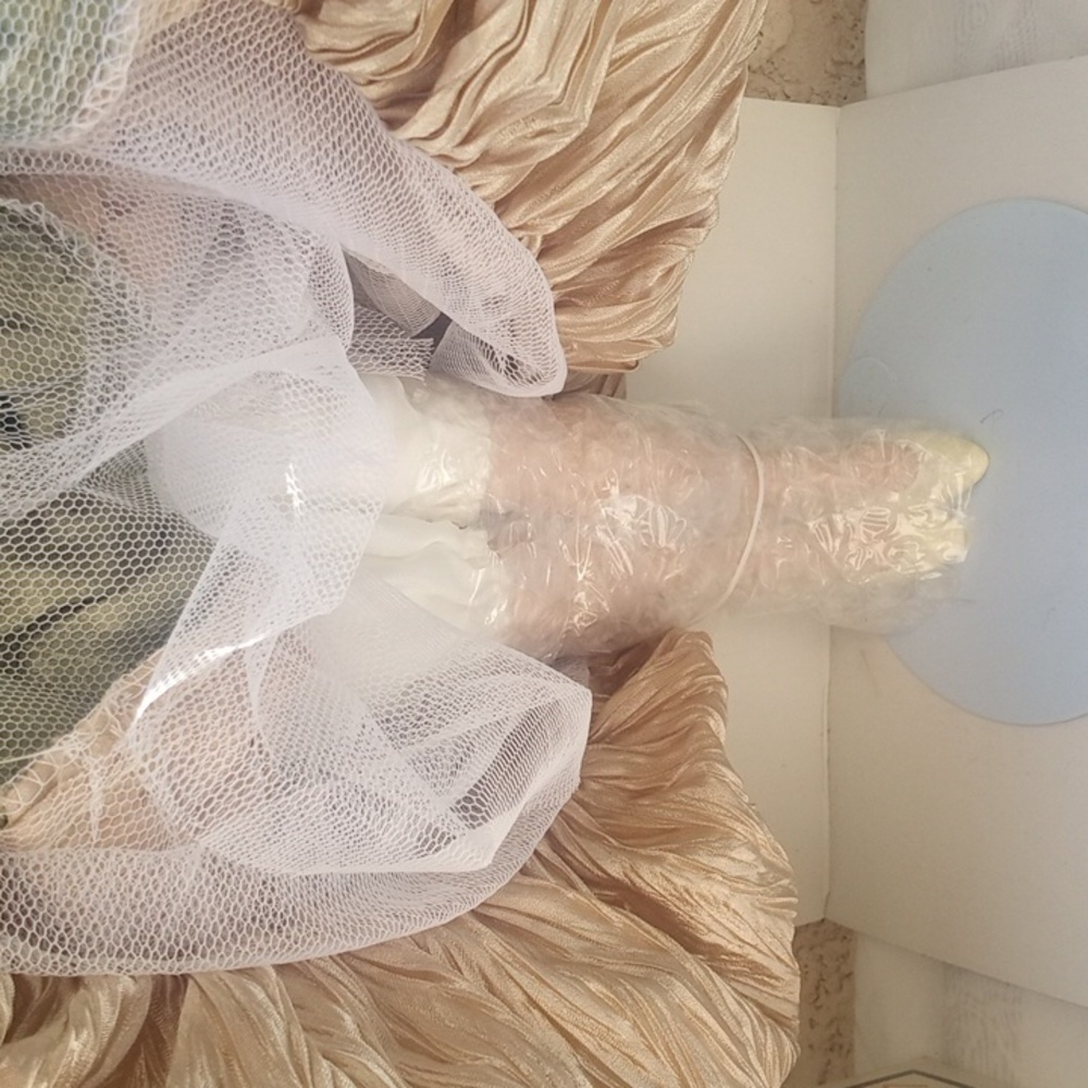 Victorian Porcelain Doll w Box 17" Midwestern Home Products - Picture 10 of 15